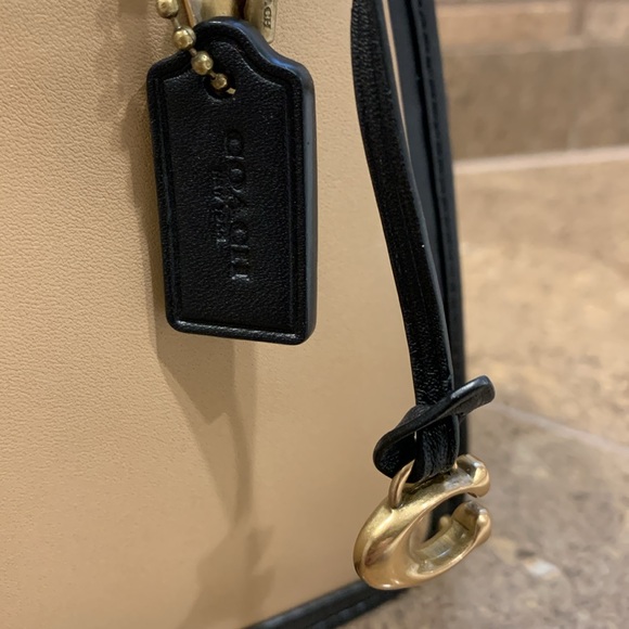 New with tags Coach mini handbag - Picture 2 of 8